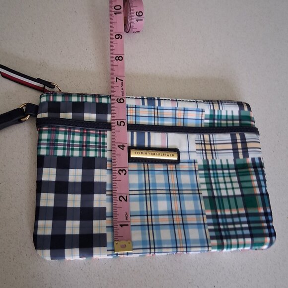Tommy Hilfiger Plaid Wristlet Zip Case - Picture 11 of 13